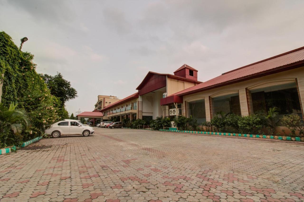 Oyo 3575 The Wave International Hotel Dzsamsedpur Kültér fotó
